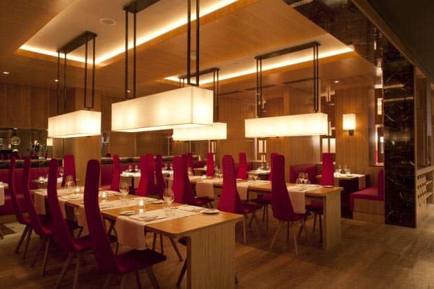 Interior-Modern-Lighting-restaurant-of-the-Fitzwilliam-Hotel